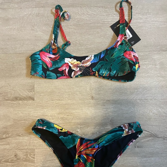 🔥NWT🔥Fashion Nova” Tropical Bikini Swimsuit - Picture 3 of 4